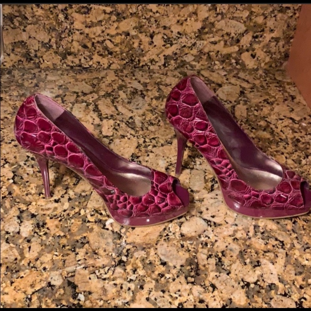 Steve Madden Magenta faux alligator print  heels